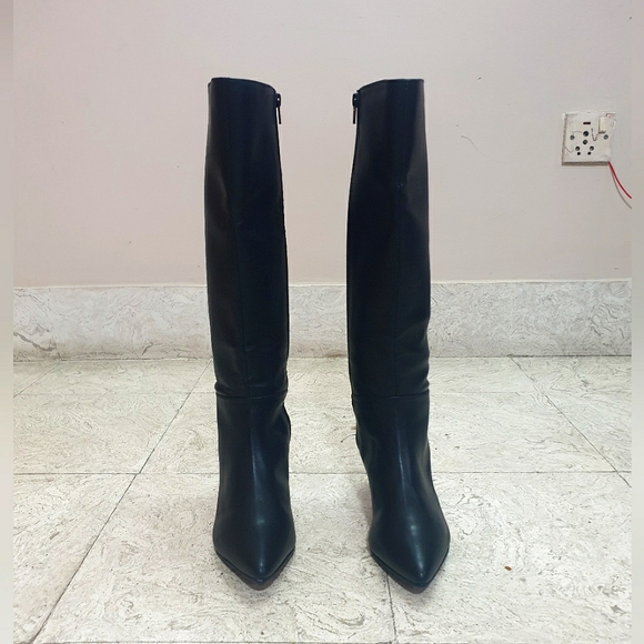 Pointed toe boots - Picture 3 of 12
